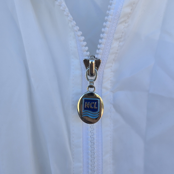Norwegian Cruise Line NCL White Windbreaker Jacket Large Hooded Nylon Lined EUC - Picture 9 of 16
